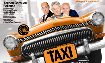 Josema Yuste, Alfredo Cernuda y Felisaco llegan en taxi al Teatro Municipal Enrique de la Cuadra