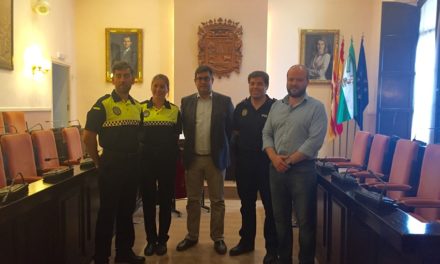 El alcalde da la bienvenida a dos nuevos agentes de la Policía Local
