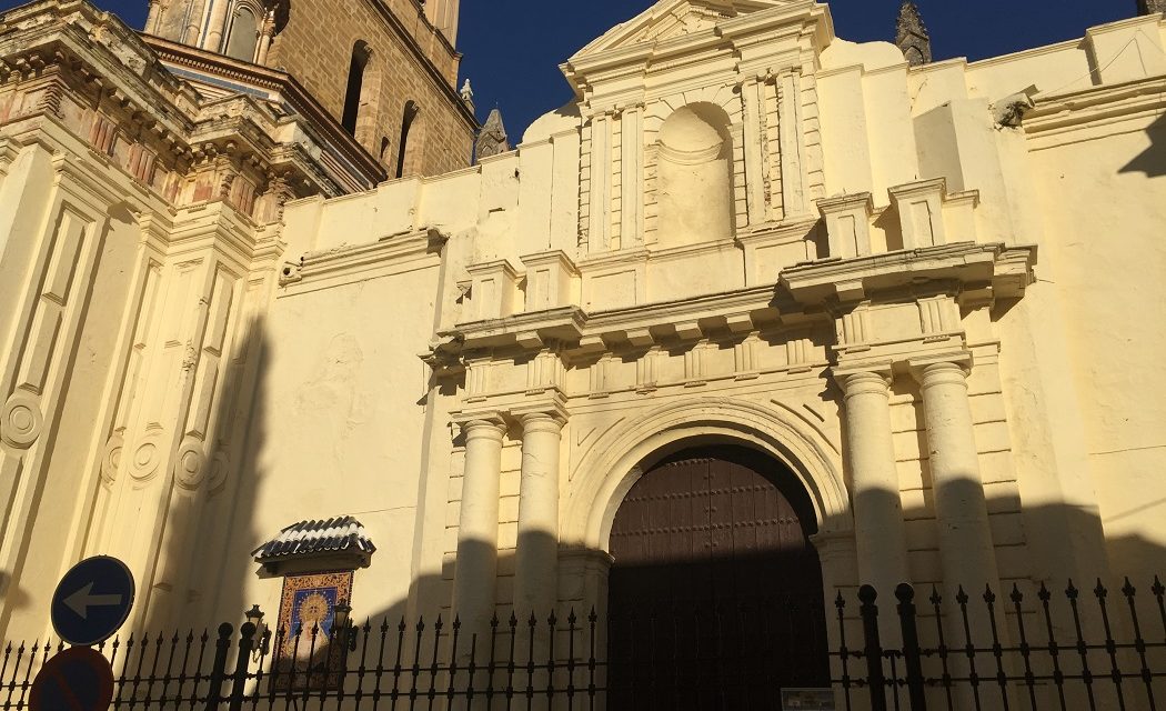 El Ayuntamiento de Utrera concede 30.000 euros a Santa María para la restauración de la Puerta del Sol
