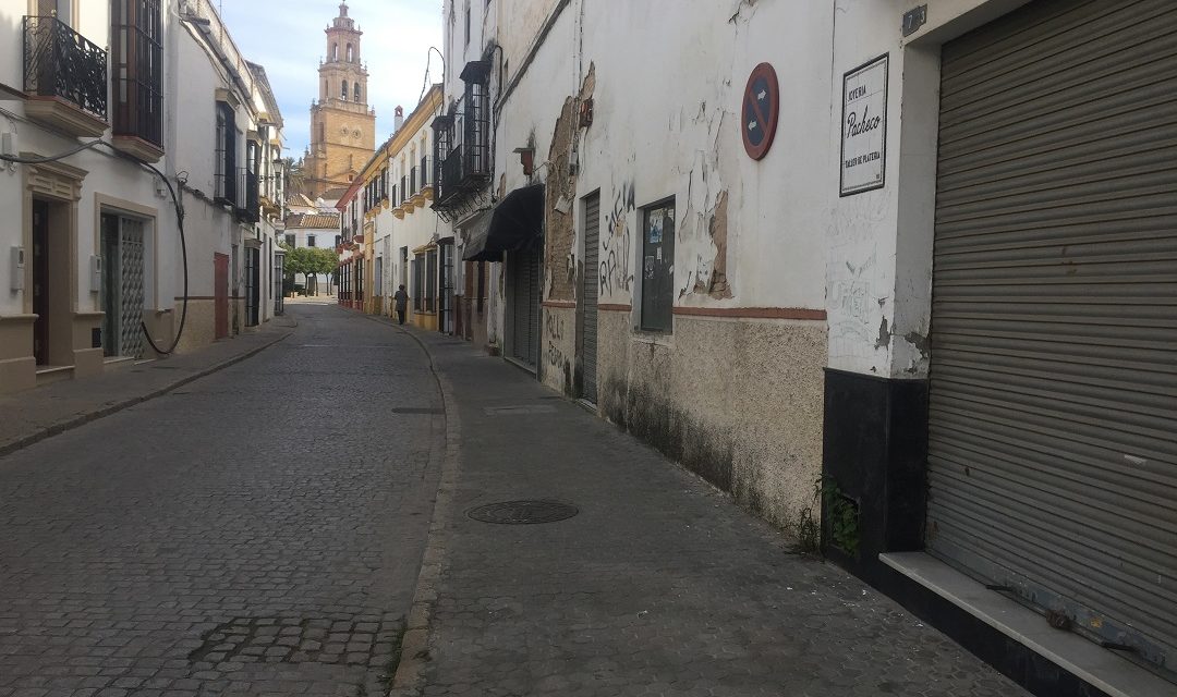 La obra de la calle Catalina de Perea está cofinanciada por el Ayuntamiento de Utrera y Aguas del Huesna