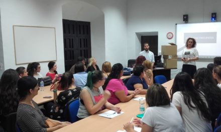 La Delegación de Participación Ciudadana ha puesto en marcha un curso de lengua de signos