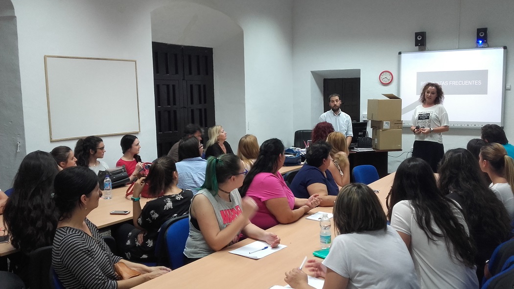 La Delegación de Participación Ciudadana ha puesto en marcha un curso de lengua de signos