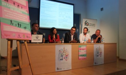 El alcalde firma el acuerdo con la Asociación Andaluza de Fibrosis Quística para la celebración de la XV Carrera Popular de Utrera