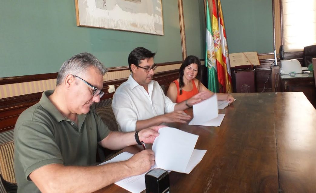 El Alcalde firma el convenio de colaboración con el CEPER Hermanos Machado