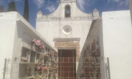 El Ayuntamiento trata de localizar a los familiares de los nichos afectados en el entorno de la capilla del Cementerio