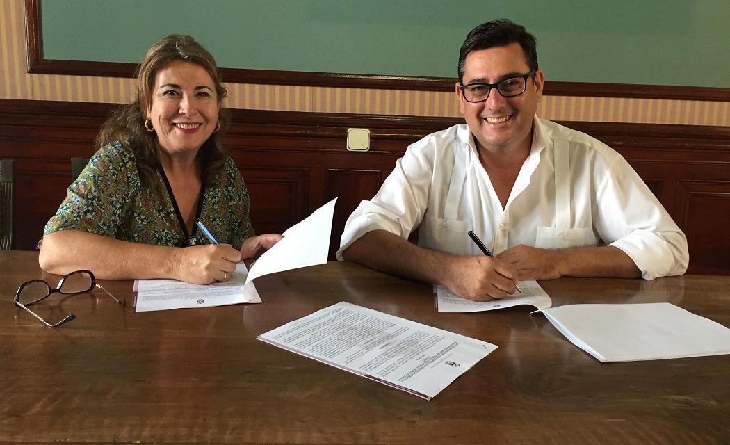 Firmado el convenio de colaboración entre el Ayuntamiento de Utrera y Acéptalos