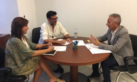 José María Villalobos mantiene una reunión con el consejero de Cultura para tratar el Año Cultural Abate Marchena