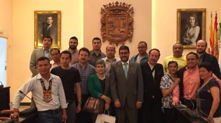 José María Villalobos recibe a 15 representantes políticos de Ecuador interesados en la gestión del Ayuntamiento de Utrera