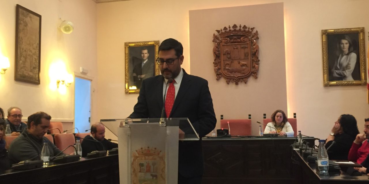 Manifiesto leído por José María Villalobos con motivo del Día de la Constitución y artículos por cinco ciudadanos de Utrera