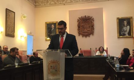 Manifiesto leído por José María Villalobos con motivo del Día de la Constitución y artículos por cinco ciudadanos de Utrera