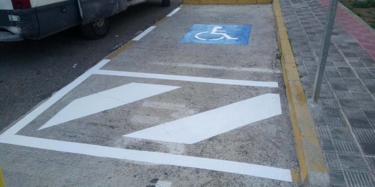 Apdis y el Ayuntamiento de Utrera lanzan una campaña de concienciación de uso responsable de las plazas de aparcamientos para personas con discapacidad