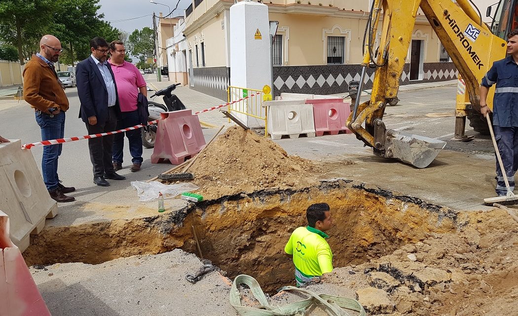Aguas del Huesna finaliza la actuación de mejora del drenaje de la calle Seguiriya