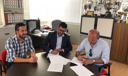 José María Villalobos renueva la colaboración con el CD Utrera que ha crecido un 55% en los tres últimos años y anuncia un plan de remodelación del Estadio San Juan Bosco