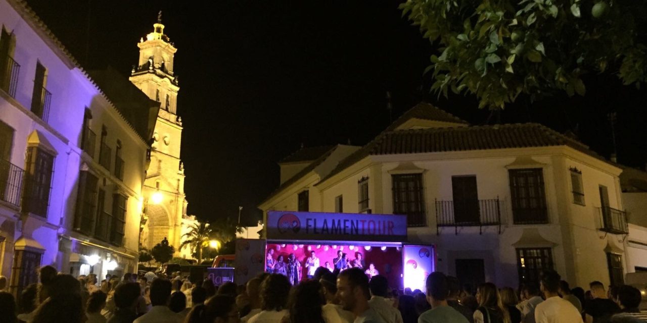 El Flamenco recorre en camión la barriada Juan Carlos I, la plaza Pío XII y la Plaza Enrique de la Cuadra