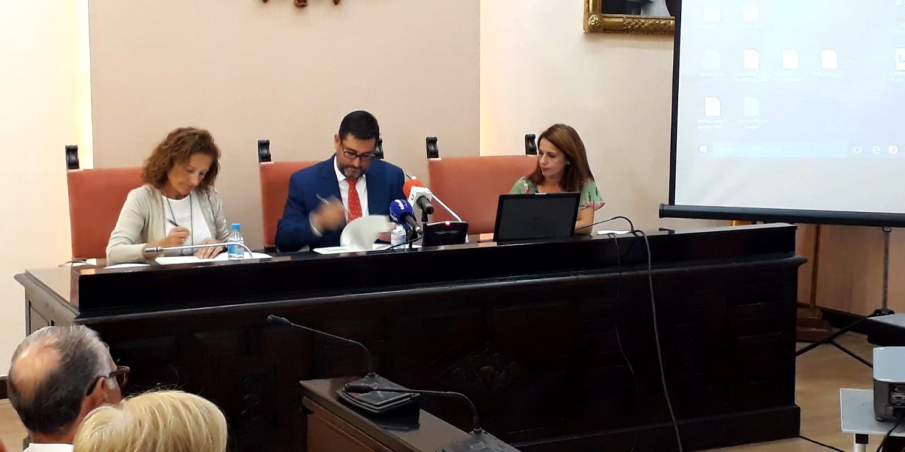 El alcalde de Utrera firma un convenio para la creación de un Plan Local de Salud a través de su adhesión al Proyecto RELAS