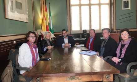 El alcalde de Utrera asume los compromisos de la Junta de Andalucía con la memoria histórica