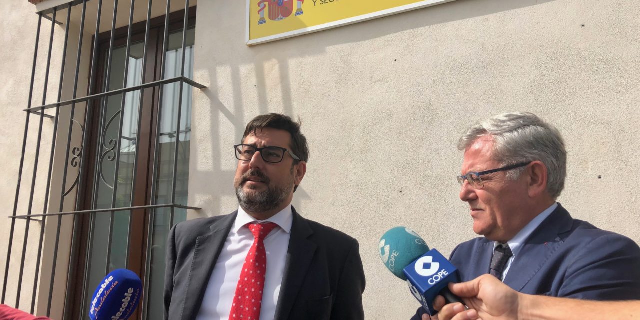 El alcalde de Utrera visita la nueva oficina de la Seguridad Social