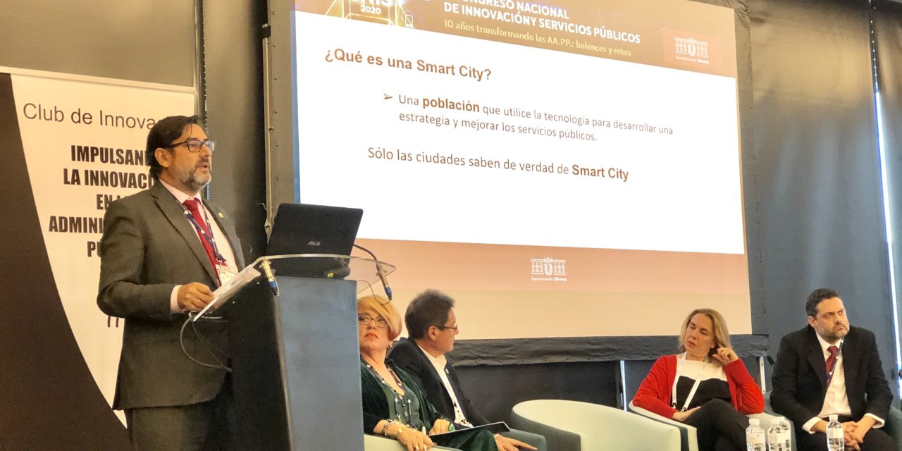 El alcalde de Utrera participa en una mesa redonda sobre smart city en el X Congreso Nacional de Innovación y Servicios Públicos