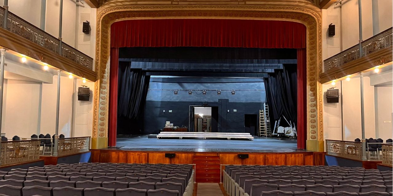 El deterioro del Teatro Municipal y el patrimonio cultural se resienten tras años de abandono y nula inversión
