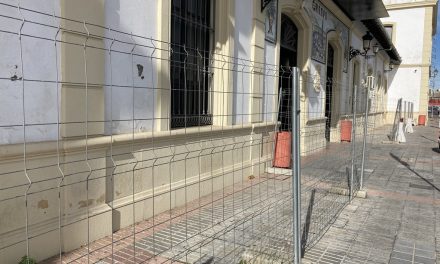 El alcalde se reúne con RENFE y demanda el arreglo del muro y de la cubierta de la Estación de Utrera.