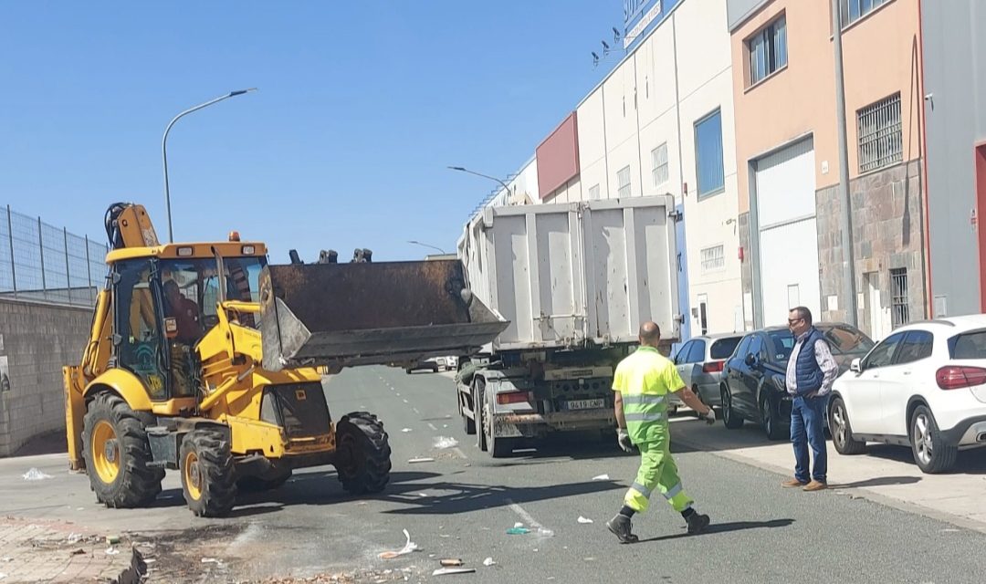 El responsable de Servicios Ambientales pide a los ciudadanos más colaboración para mantener limpia la ciudad.