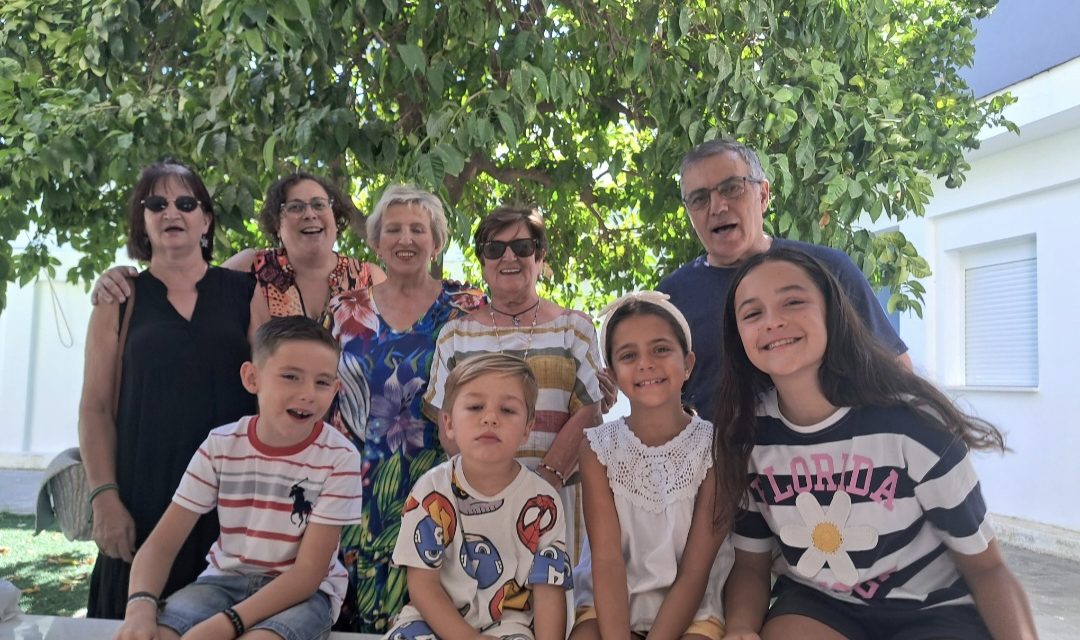 Hoy, Día Mundial de los Abuelos, los participantes en los talleres intergeneracionales celebran este día con sus nietos