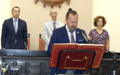 Toma posesión de su cargo de concejal del Gobierno Municipal, José María Méndez Lara, tras la renuncia de la anterior concejal popular