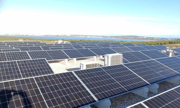 El grupo Cox se reúne con el alcalde para presentarle un proyecto de instalaciones fotovoltaicas en edificios municipales