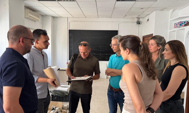 Técnicos de la Policía Nacional visitan la futura oficina del DNI de Utrera