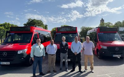 El Ayuntamiento presenta los nuevos vehículos que marcarán el inicio de la renovación de la flota de autobuses