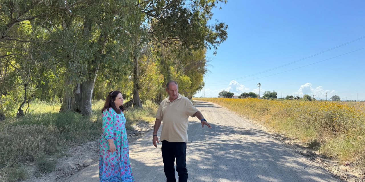 El Ayuntamiento y la Junta de Andalucía acometen arreglos en distintos caminos del término municipal
