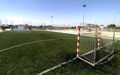 La delegación de Deportes sustituirá el césped artificial de una de las pistas de fútbol 5 en el V Centenario