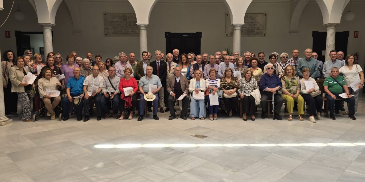 Clausurado el curso del Aula de la Experiencia, con el acto de entrega de diplomas en en el salón de Plenos
