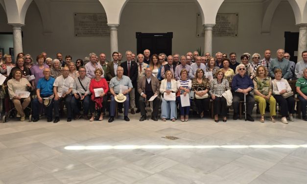 Clausurado el curso del Aula de la Experiencia, con el acto de entrega de diplomas en en el salón de Plenos