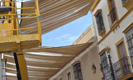 Los toldos de la calle Virgen de Consolación quedarán totalmente instalados la próxima semana