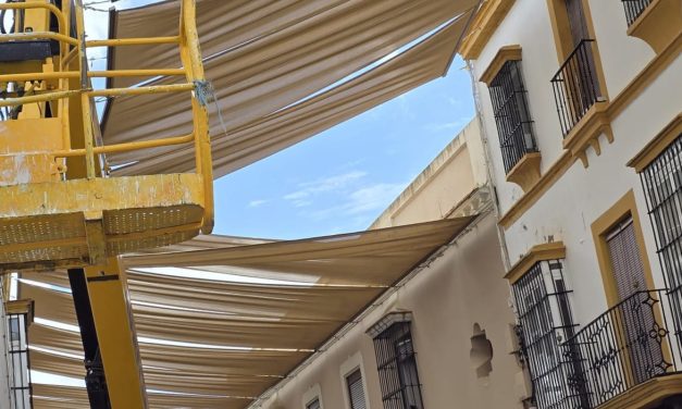 Los toldos de la calle Virgen de Consolación quedarán totalmente instalados la próxima semana