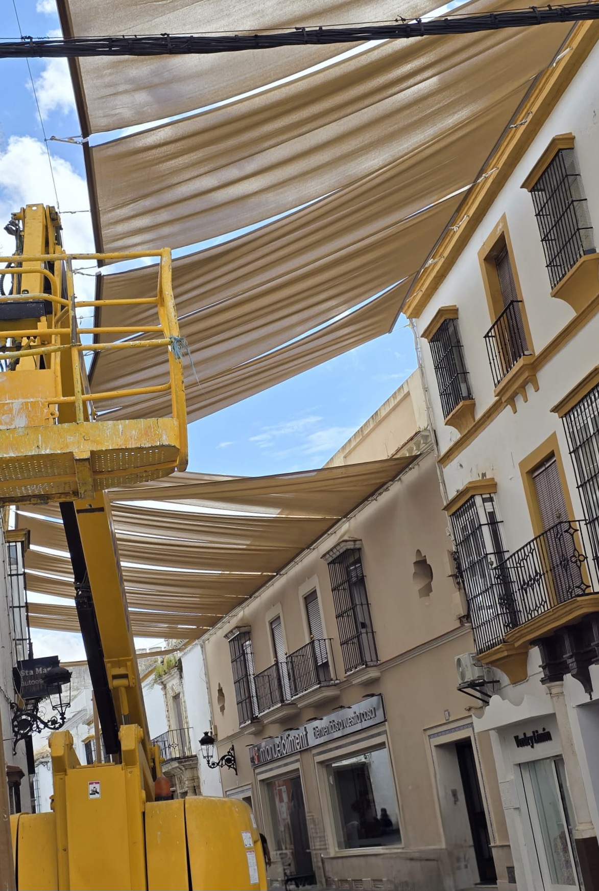 Los toldos de la calle Virgen de Consolación quedarán instalados la ...
