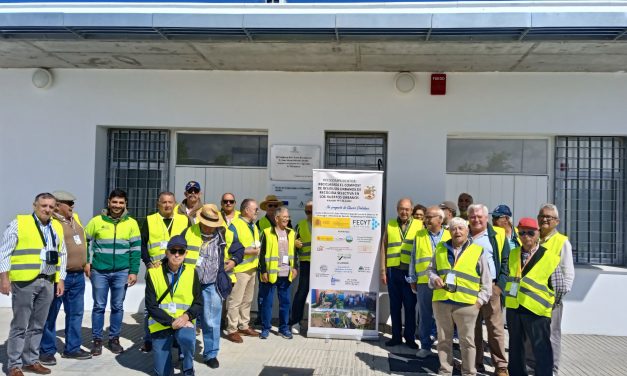 Visita de los hortelanos del V Centenario a la planta de compostaje de Villamartín y los huertos de Olvera