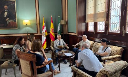 Utrera enriquece su memoria histórica con una donación documental al Archivo Municipal