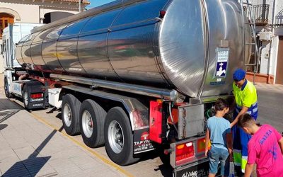 El Huesna repartirá agua hoy en camiones cisterna. Se han habilitado 4 puntos para atender a los vecinos de Utrera