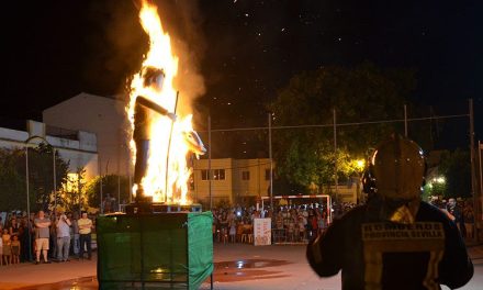 Utrera y sus barriadas celebran la Noche de San Juan con la tradicional Fiesta de los Juanes