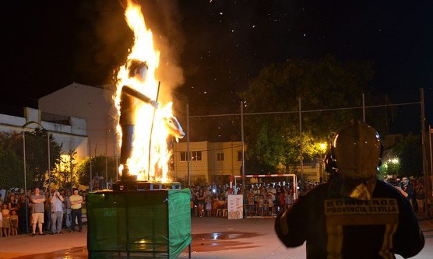 Utrera y sus barriadas celebran la Noche de San Juan con la tradicional Fiesta de los Juanes