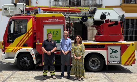 Utrera recibe un nuevo vehículo Auto Escala Automática de Bomberos