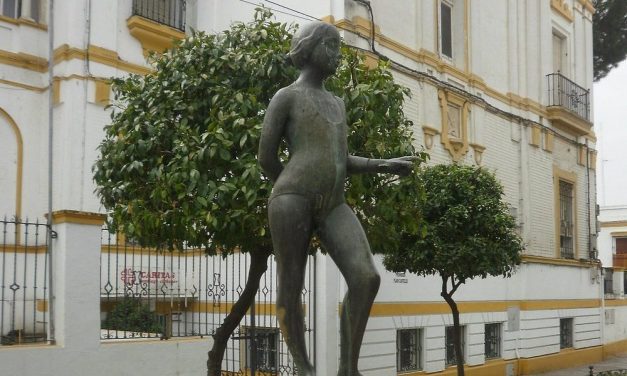 La ‘Niña del Aro’ se traslada a la Biblioteca Municipal y dejará su lugar al nuevo monumento a Bambino