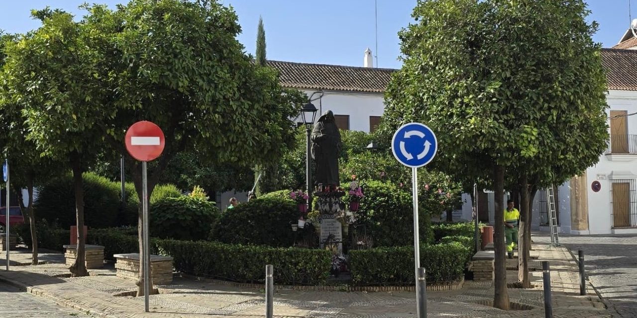 Se reordena el tráfico en la Plaza Enrique de la Cuadra, en torno a la glorieta de Santa  Ángela de la Cruz