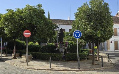 Se reordena el tráfico en la Plaza Enrique de la Cuadra, en torno a la glorieta de Santa  Ángela de la Cruz
