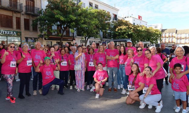 Utrera se tiñe de rosa por la lucha contra el cáncer de mama