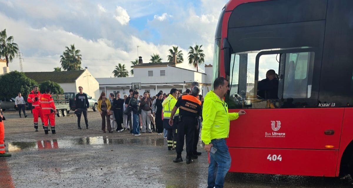 Un Cercanías detenido en la vía con pasajeros, es la incidencia más destacada de las registradas por la lluvias