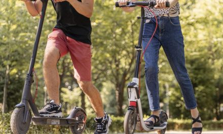 La Policía Local lanza una campaña para fomentar el uso responsable de patinetes eléctricos y bicicletas
