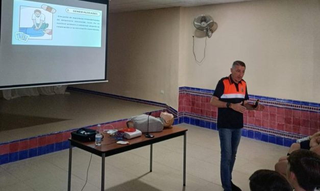Protección Civil y Bomberos de Utrera imparten talleres de primeros auxilios a alumnos de Bachillerato